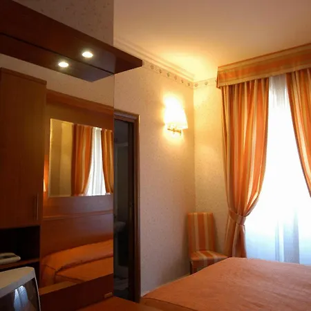 Dina Hotel Řím