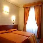 Hotel Dina 3*