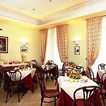 Dina Hotel 3*