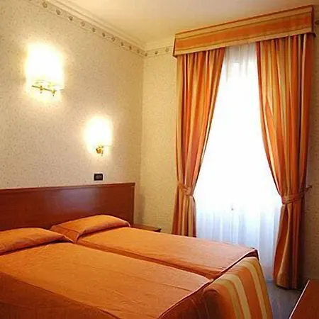 دينا فندق 3*