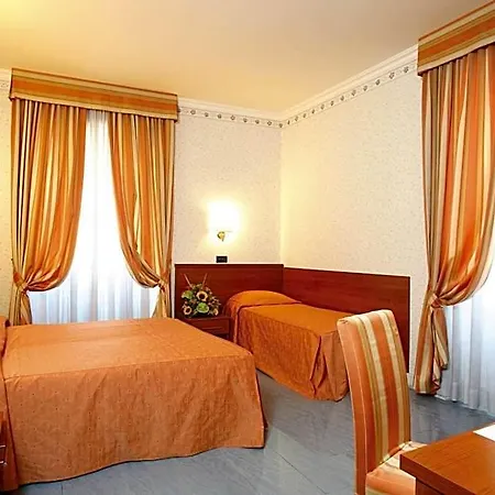 Dina Hotel 3*