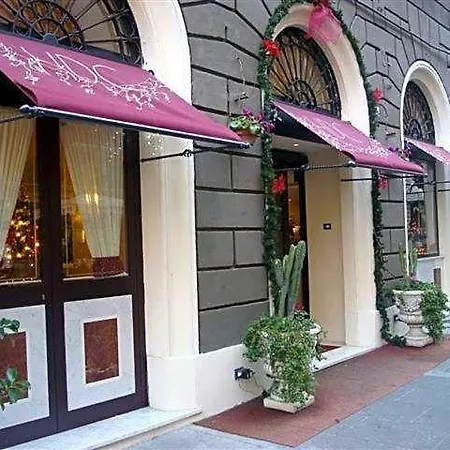 Hotel Dina 3*
