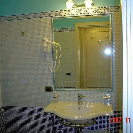 Dina Hotel 3*