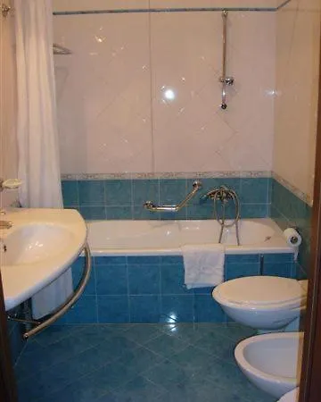 دينا فندق 3*