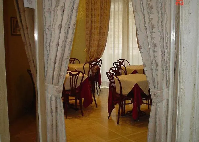 Ξενοδοχείο Dina 3*